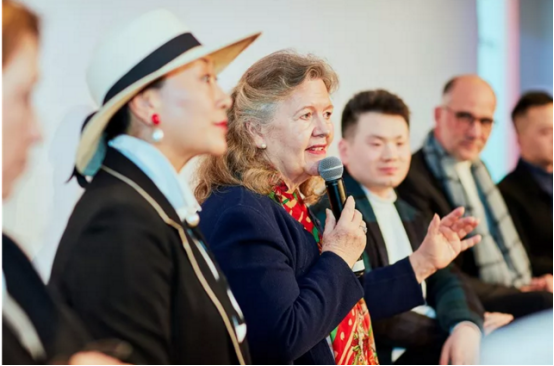 平客壁爐旗艦展廳——Lava榮獲2018法國(guó)雙面神“GPDP AWARD”國(guó)際設(shè)計(jì)大獎(jiǎng)。.png