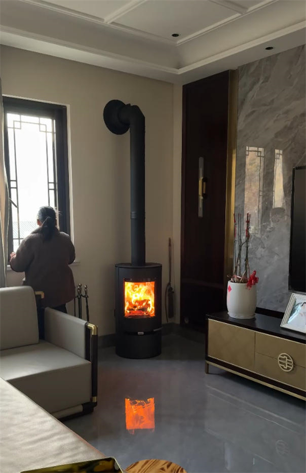 自建房安裝燃木壁爐：實(shí)用又有格調(diào)的理想選擇.jpg
