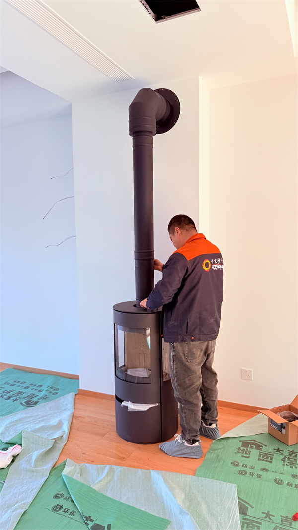 自建房安裝燃木壁爐：實(shí)用又有格調(diào)的理想選擇.jpg